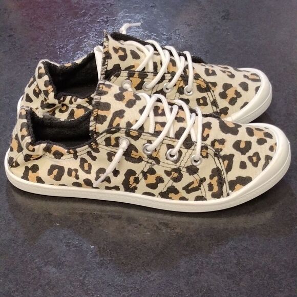 Canvas sneakers  - Picture 1 of 5